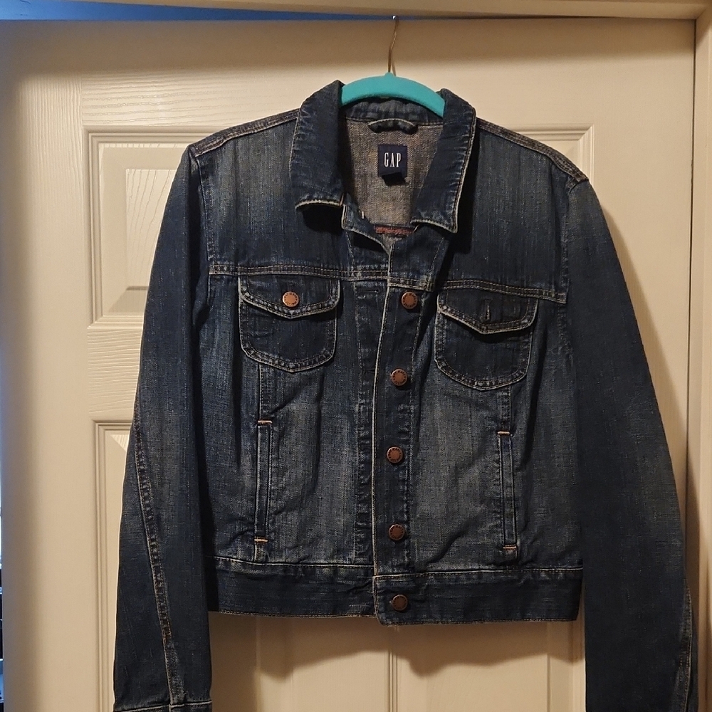 GAP Blue Jean Jacket Timeless Denim Style